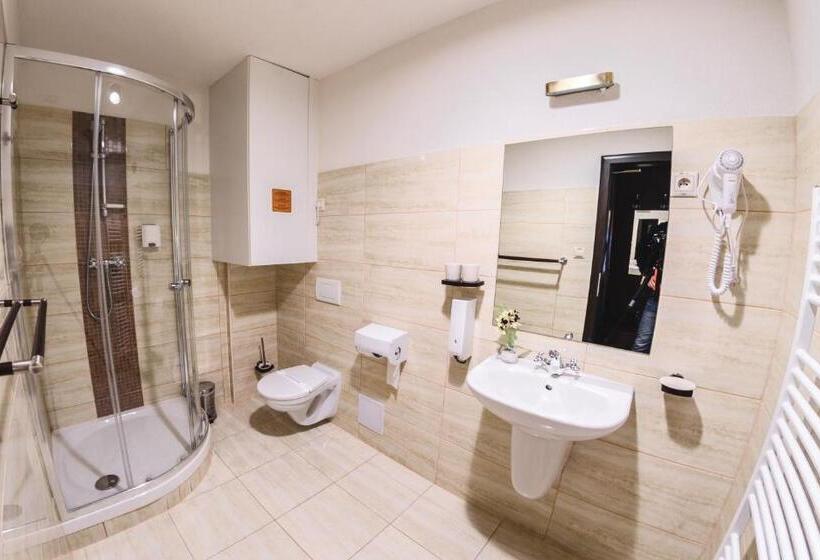 四人标准间, Kaskada