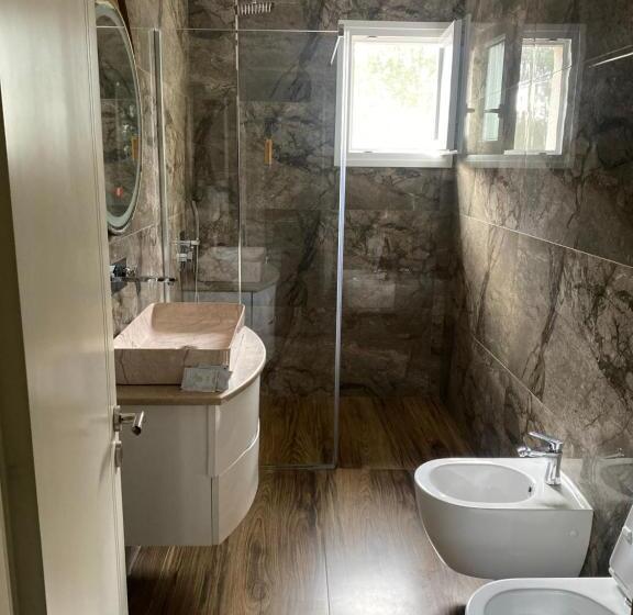 标准间, Red Apple