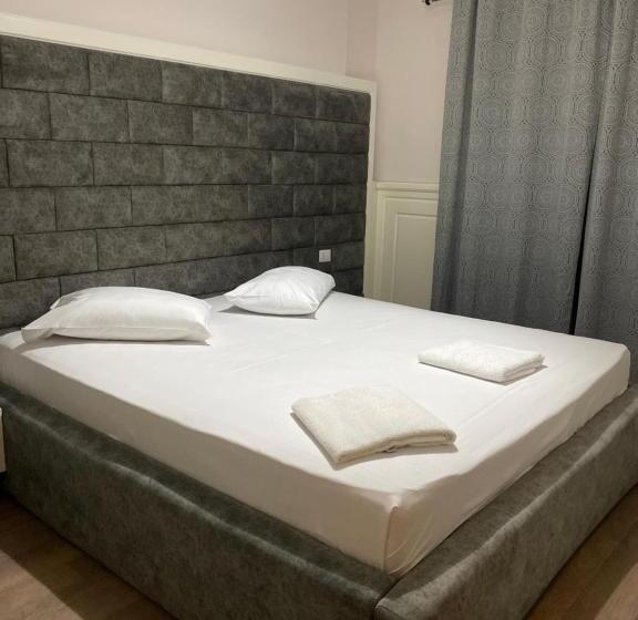 标准间, Red Apple