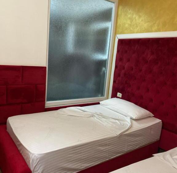 标准三人间, Red Apple