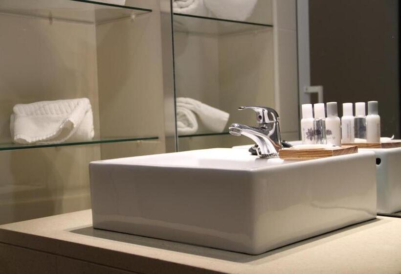 استودیوی استاندارد, Travellers Pearl By Storytellers