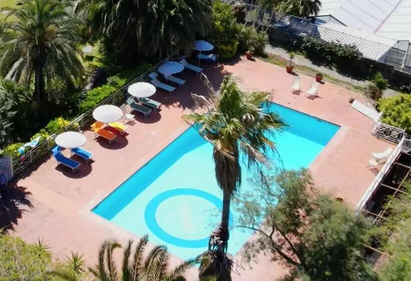 プールの見えるデラックスルーム, Villa Viuli