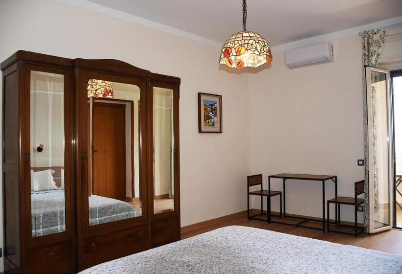 חדר דלוקס עם מרפסת נוף לים, Villa Viuli