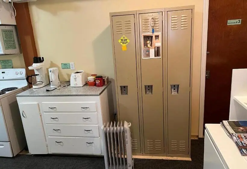 ルームシェアのワンベッド, Char's Landing Hostel