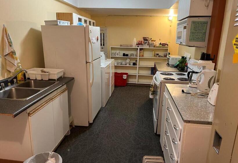 Ágy Megosztott Szobában, Char's Landing Hostel