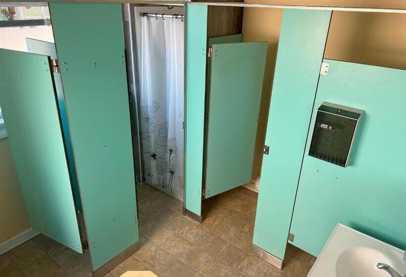 Ágy Megosztott Szobában, Char's Landing Hostel