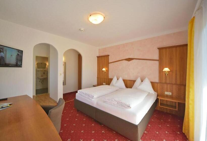 غرفة قياسية مزوَّدة بشُرفة, Berghof