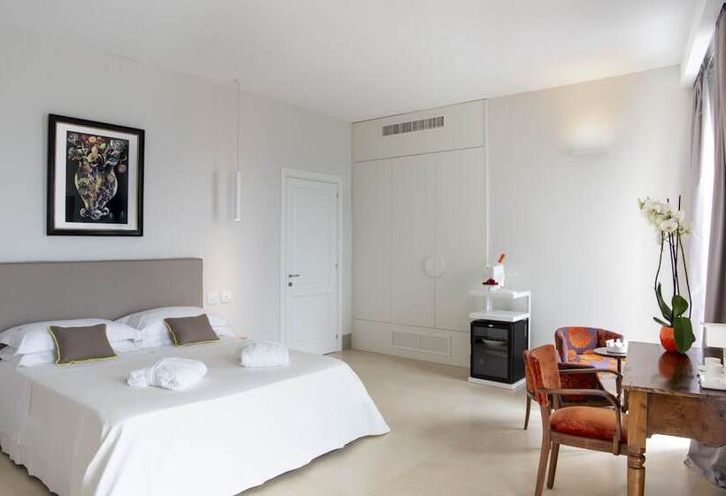 جناح جونيور مطلّ علي البحر, I Bastioni San Domenico   Boutique