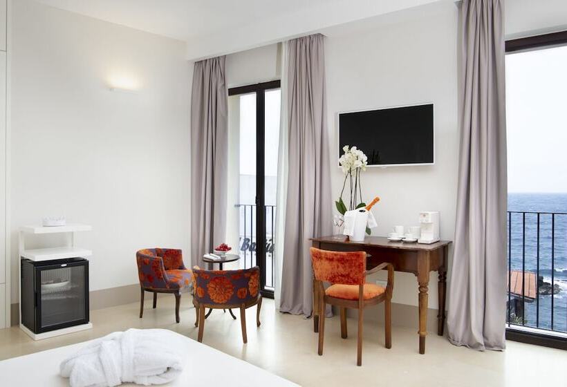 جناح جونيور مطلّ علي البحر, I Bastioni San Domenico   Boutique