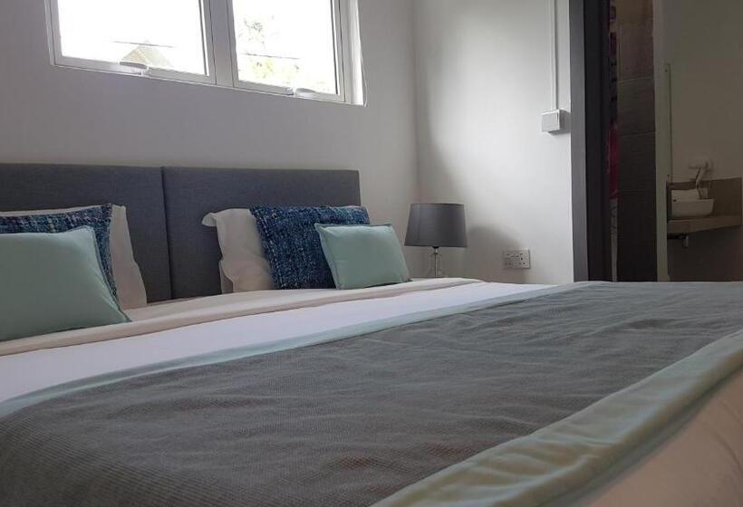 اتاق اکونومی, La Mariposa Mauritius