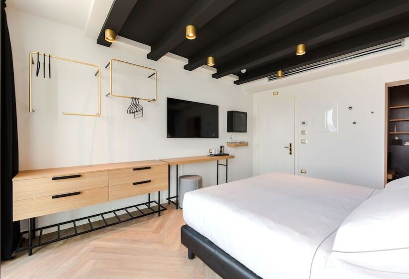 标准间带阳台, Maisonme Boutique