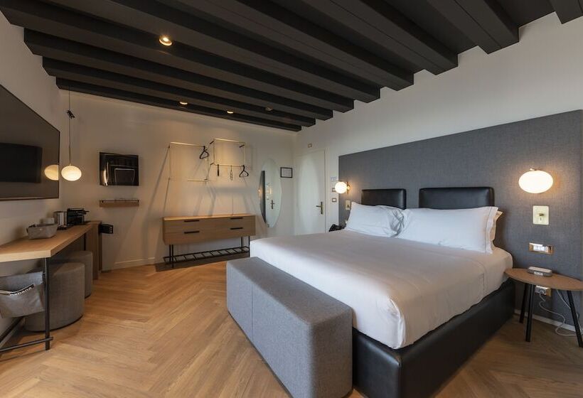 豪华湖景房, Maisonme Boutique