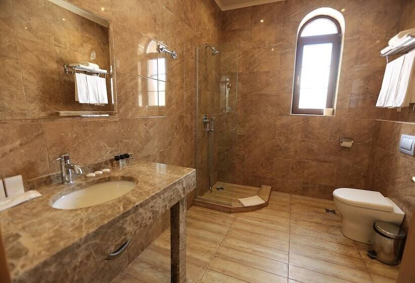 חדר סטנדרט לשלושה, Sno Inn Kazbegi