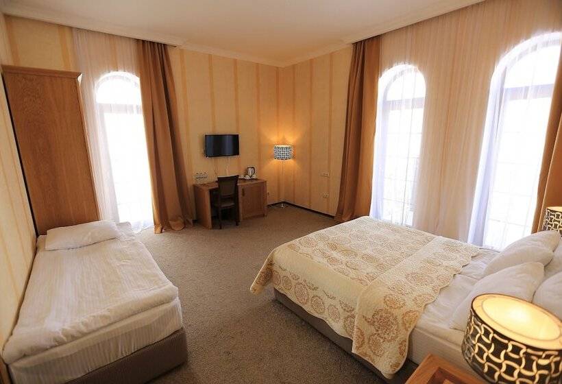 חדר סטנדרט לשלושה, Sno Inn Kazbegi