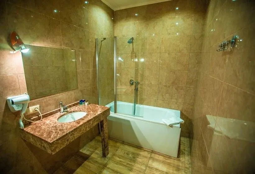 سوییت خانوادگی, Sno Inn Kazbegi