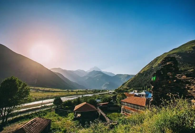 سوییت خانوادگی, Sno Inn Kazbegi