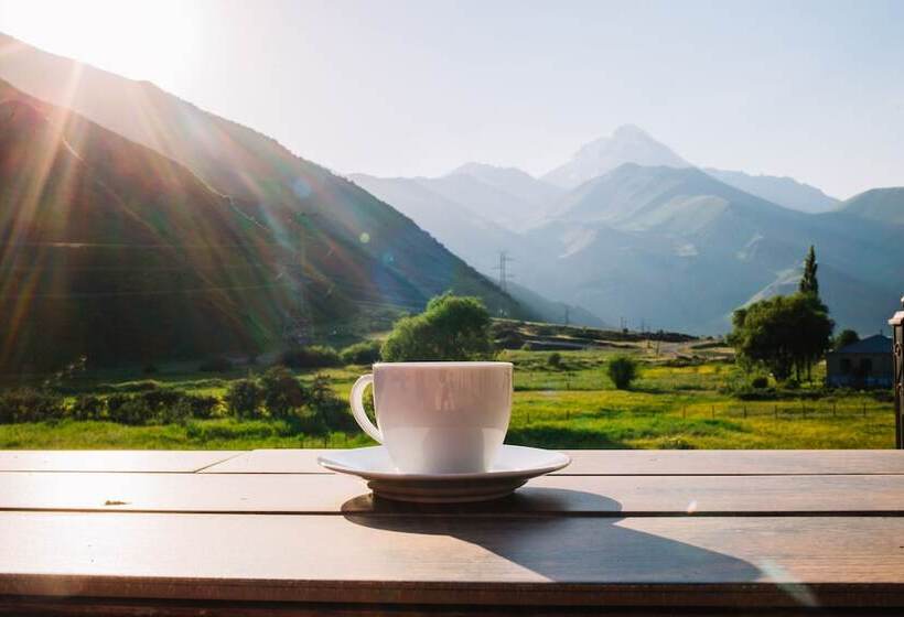 סוויטה משפחתית, Sno Inn Kazbegi