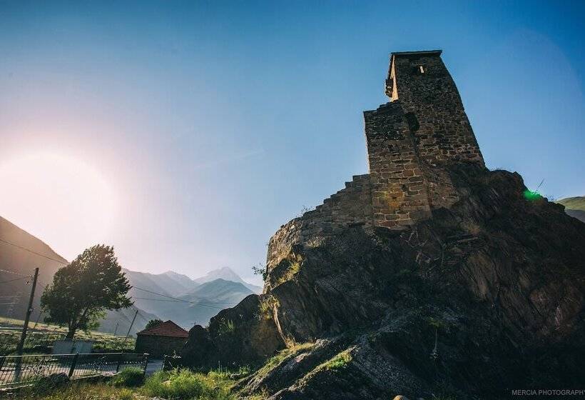 סוויטה משפחתית, Sno Inn Kazbegi