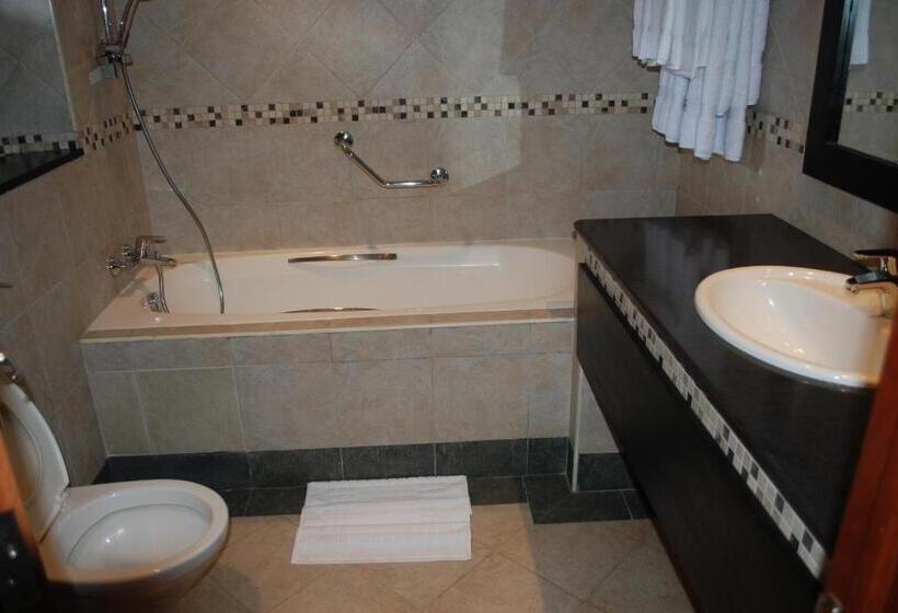 Standardrum, Sunset Reef Resort & Spa