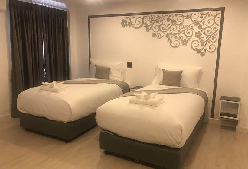 Номер Superior, White House