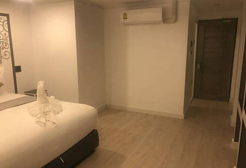 Номер Superior, White House