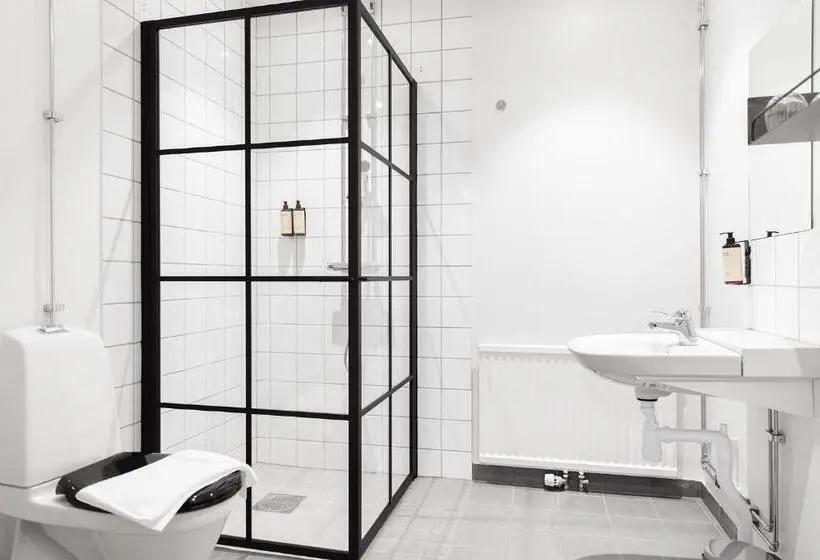 デラックストリプルルーム, Gibsons Hotell