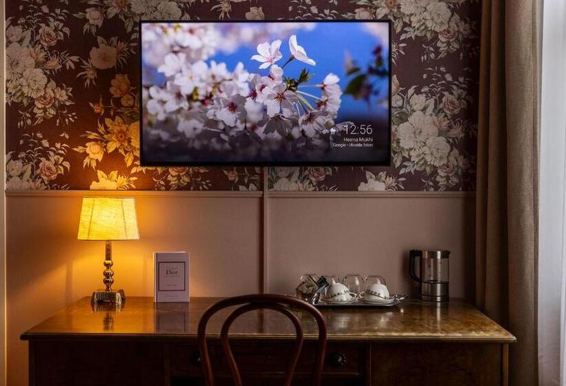 デラックストリプルルーム, Gibsons Hotell