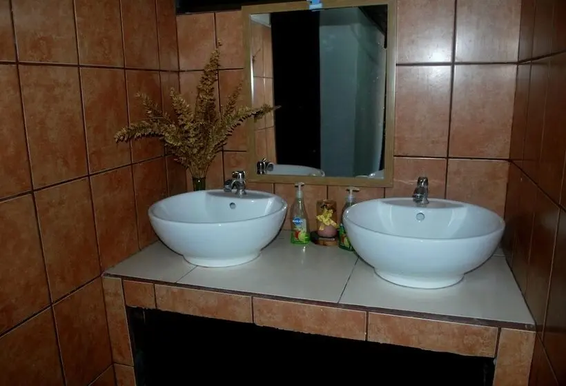 ルームシェアのワンベッド, Passifloras Hostel