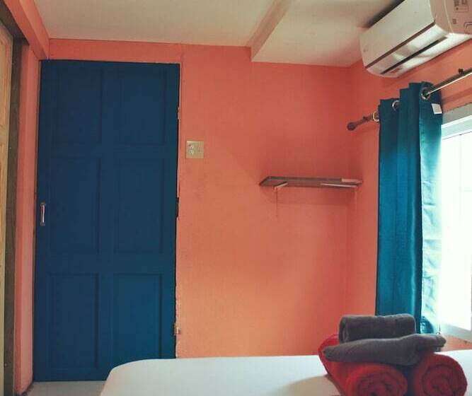 غرفة قياسية, Twin Fin Hostels