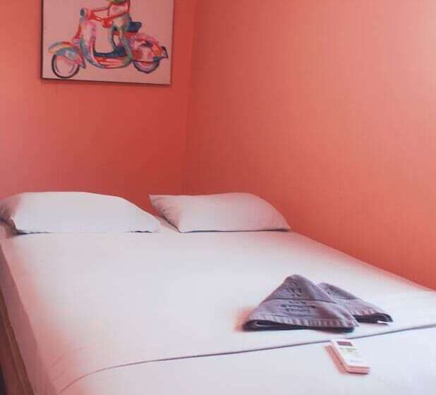 غرفة ديلوكس, Twin Fin Hostels