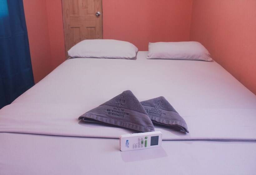 اتاق لوکس, Twin Fin Hostels