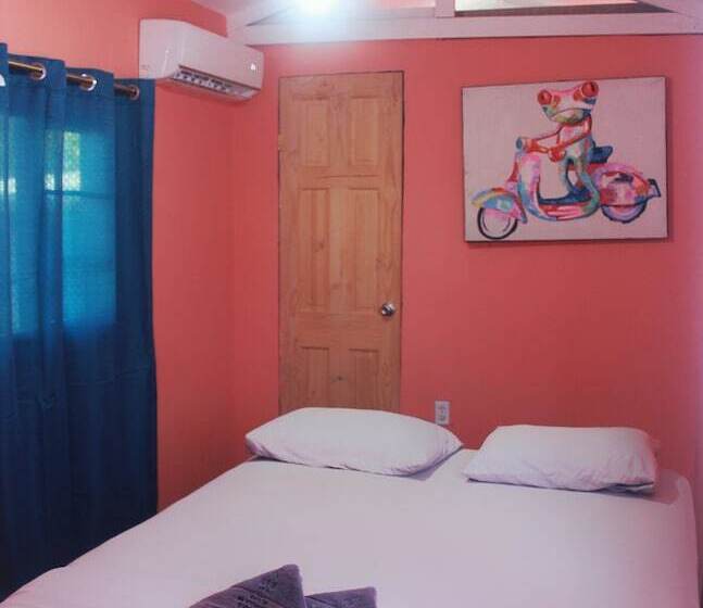 اتاق لوکس, Twin Fin Hostels