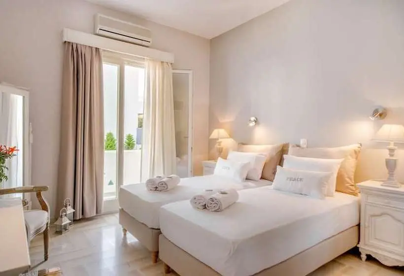 Chambre Triple Supérieure, Anna Platanou
