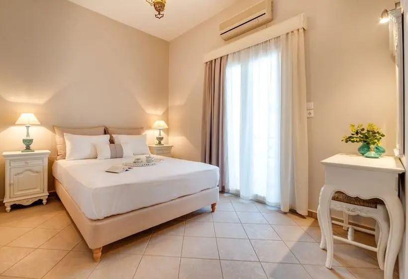 Chambre Triple Supérieure, Anna Platanou