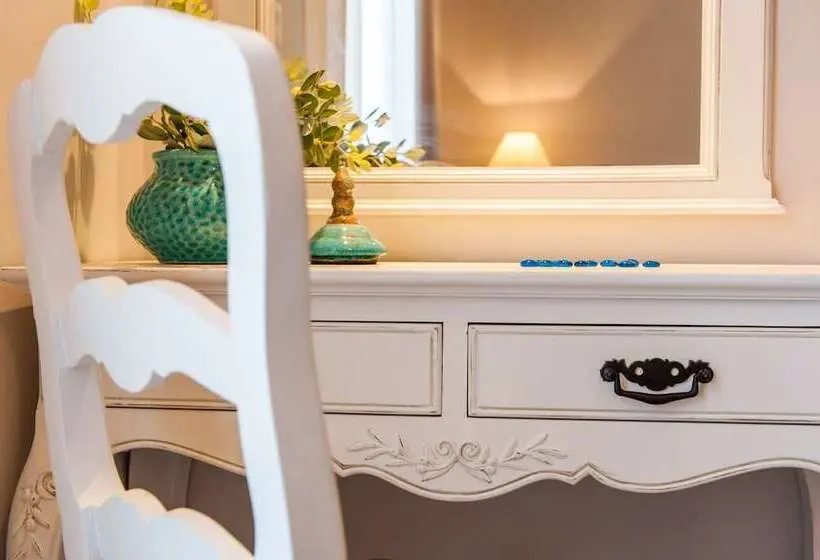 Chambre Supérieure Individuelle, Anna Platanou
