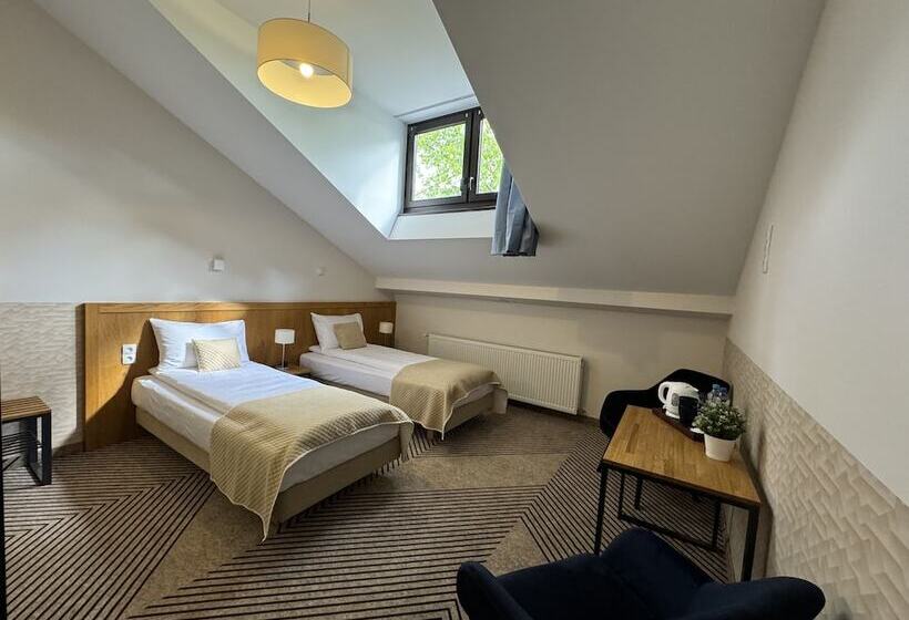 豪华房间, Iris Apart