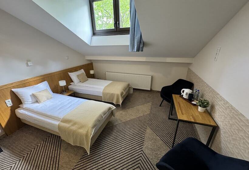 غرفة ديلوكس, Iris Apart