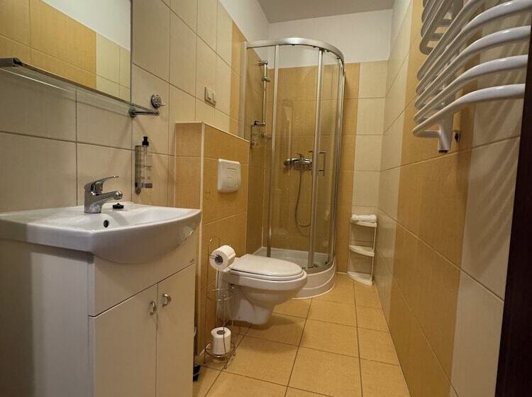 标准间, Iris Apart