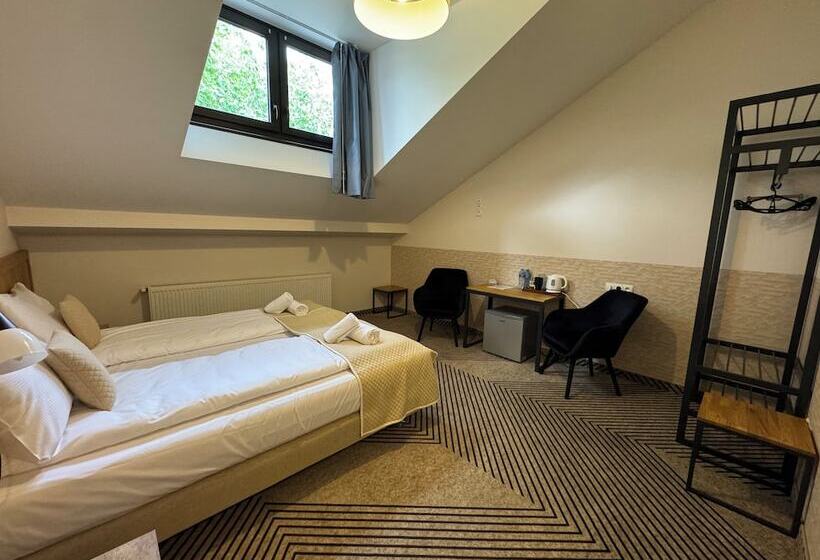 标准间, Iris Apart