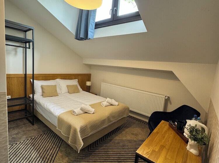 标准间, Iris Apart