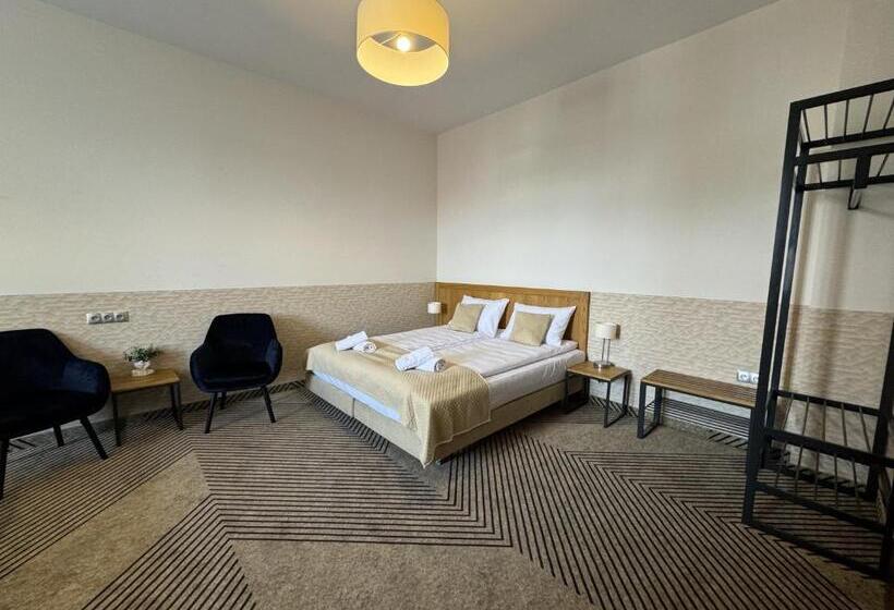 家庭小型套房, Iris Apart