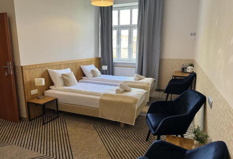 家庭小型套房, Iris Apart