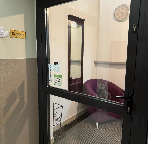 家庭小型套房, Iris Apart