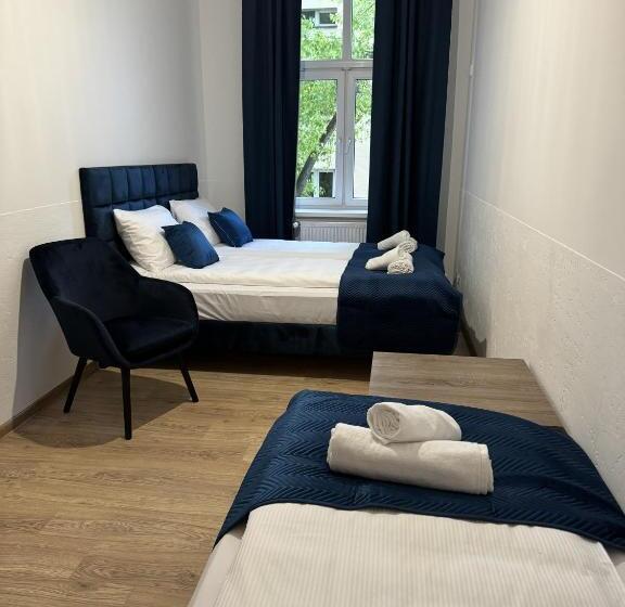 舒适三人间, Iris Apart