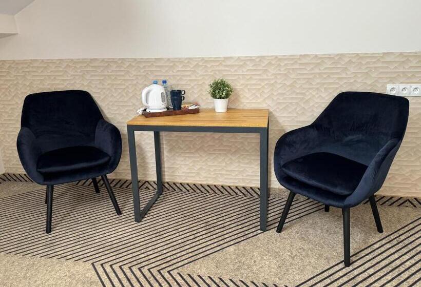 小型套房, Iris Apart