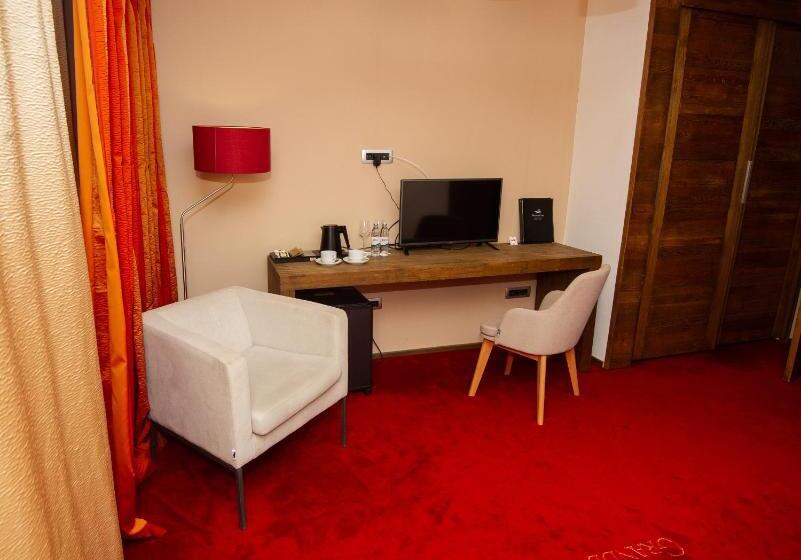 اتاق استاندارد سه تخته با بالکن, Grande Casa Hotel   Međugorje