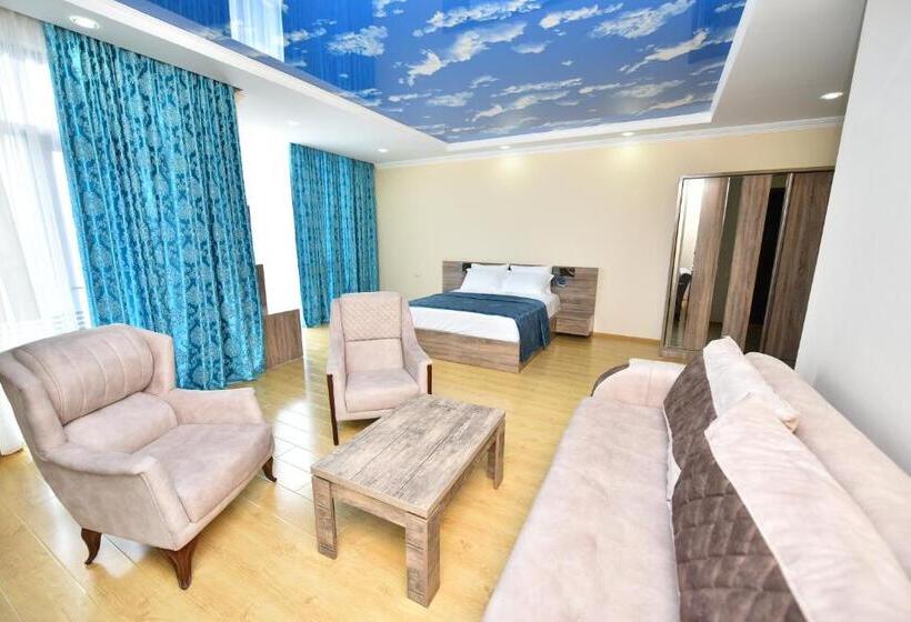 سوییت جونیور, Skyline Batumi