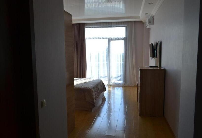 اتاق استاندارد با تخت بزرگ, Skyline Batumi