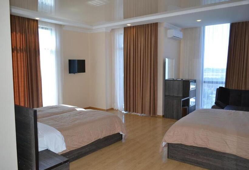 اتاق خانوادگی, Skyline Batumi