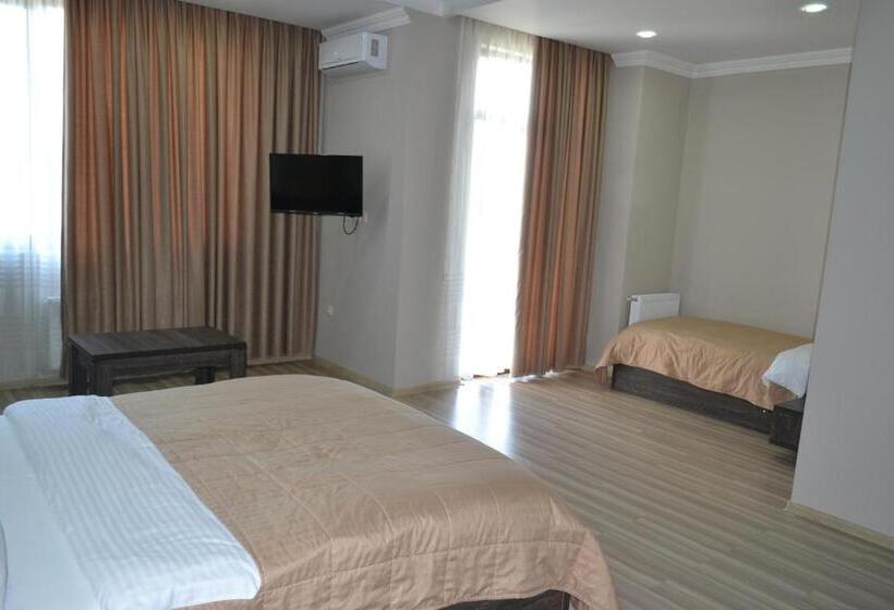 اتاق استاندارد سه نفره, Skyline Batumi